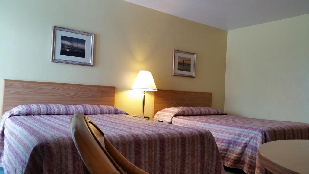 Algoma Beach Motel Room photo