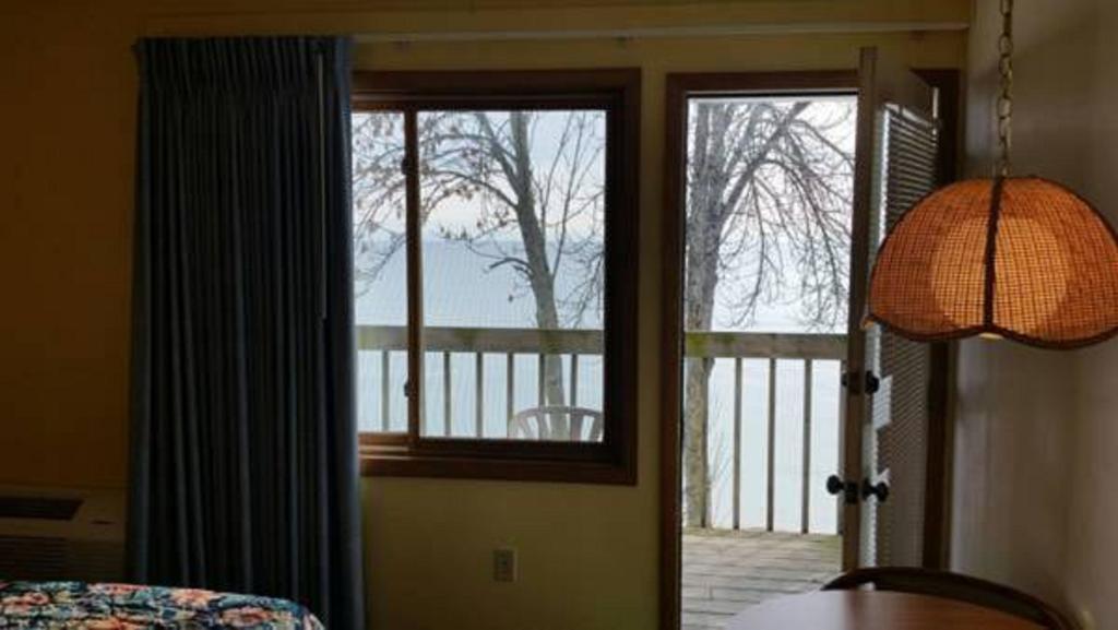 Algoma Beach Motel Room photo