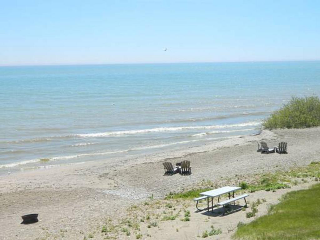 Algoma Beach Motel Exterior photo